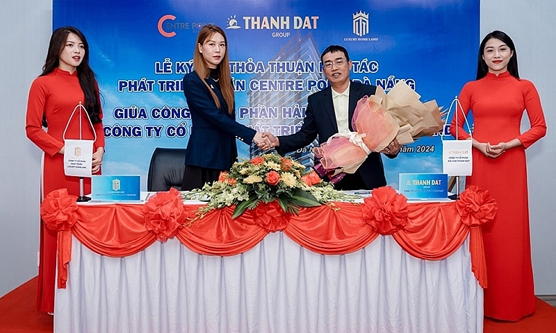 Lễ ký kết phân phối dự án Center Point Đà Nẵng giữa công ty Hải Vân Thành Đạt và công ty Luxury Homeland
